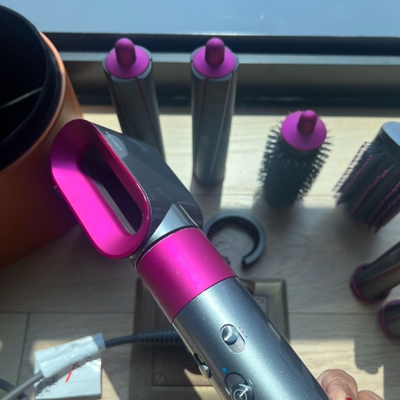 Dyson - Picture 1 of 5